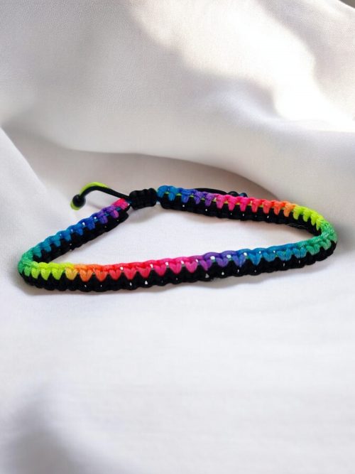 Bracelet macramé zigzag arc en ciel noir