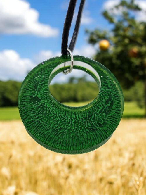 Collier résine cercle ouvert vert