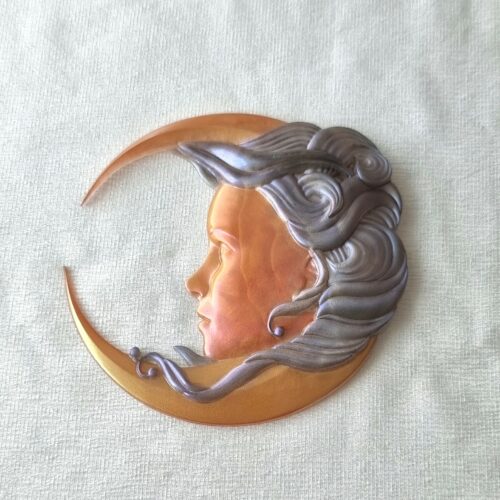 décoration murale lune, objet déco lunaire, visage de femme lune, art mural poétique, lune en résine, décoration ésotérique, inspiration céleste, croissant de lune décoratif, cadeau symbolique lune femme