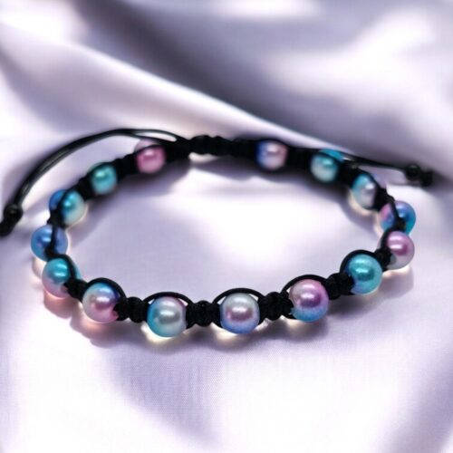 bracelet macramé perles, bijoux faits main, bracelet perles nacrées, bracelet été, bijou bohème naturel, bracelet bohème perles, bracelet tendance femme, collection Nacréa bijoux