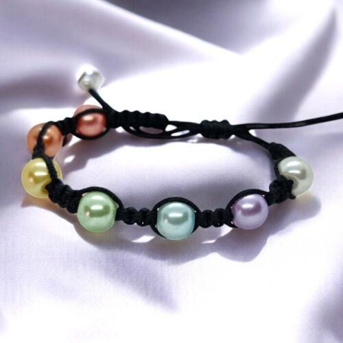 bracelet macramé perles, bijoux faits main, bracelet perles nacrées, bracelet été, bijou bohème naturel, bracelet bohème perles, bracelet tendance femme, collection Nacréa bijoux