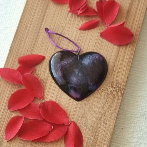 porte-clé cœur, déco cœur en résine, cœur fait main, petit cœur résine, cœur à offrir, bijou de sac résine, cœur pop, cadeau symbolique, cœur déco fait main