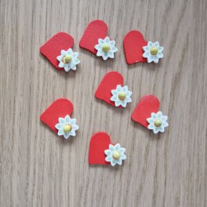 Lot 7 coeurs fleurs en bois