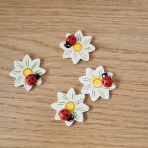 Lot 4 fleurs coccinelles en bois