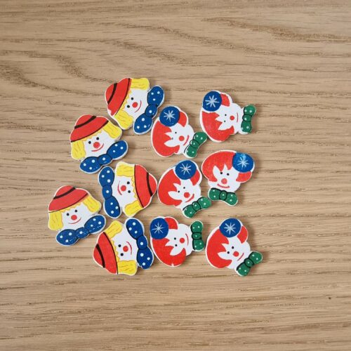 Lot 11 clowns en bois