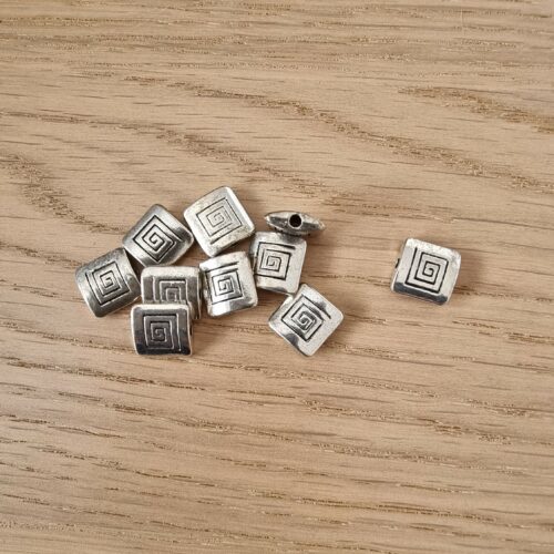 13 Perles acier motif spirale carrée