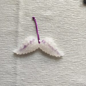 Angélia blanc paillettes violettes