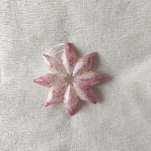 Givrelia blanc paillettes roses