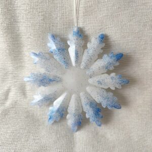 Givrelia blanc paillettes bleues