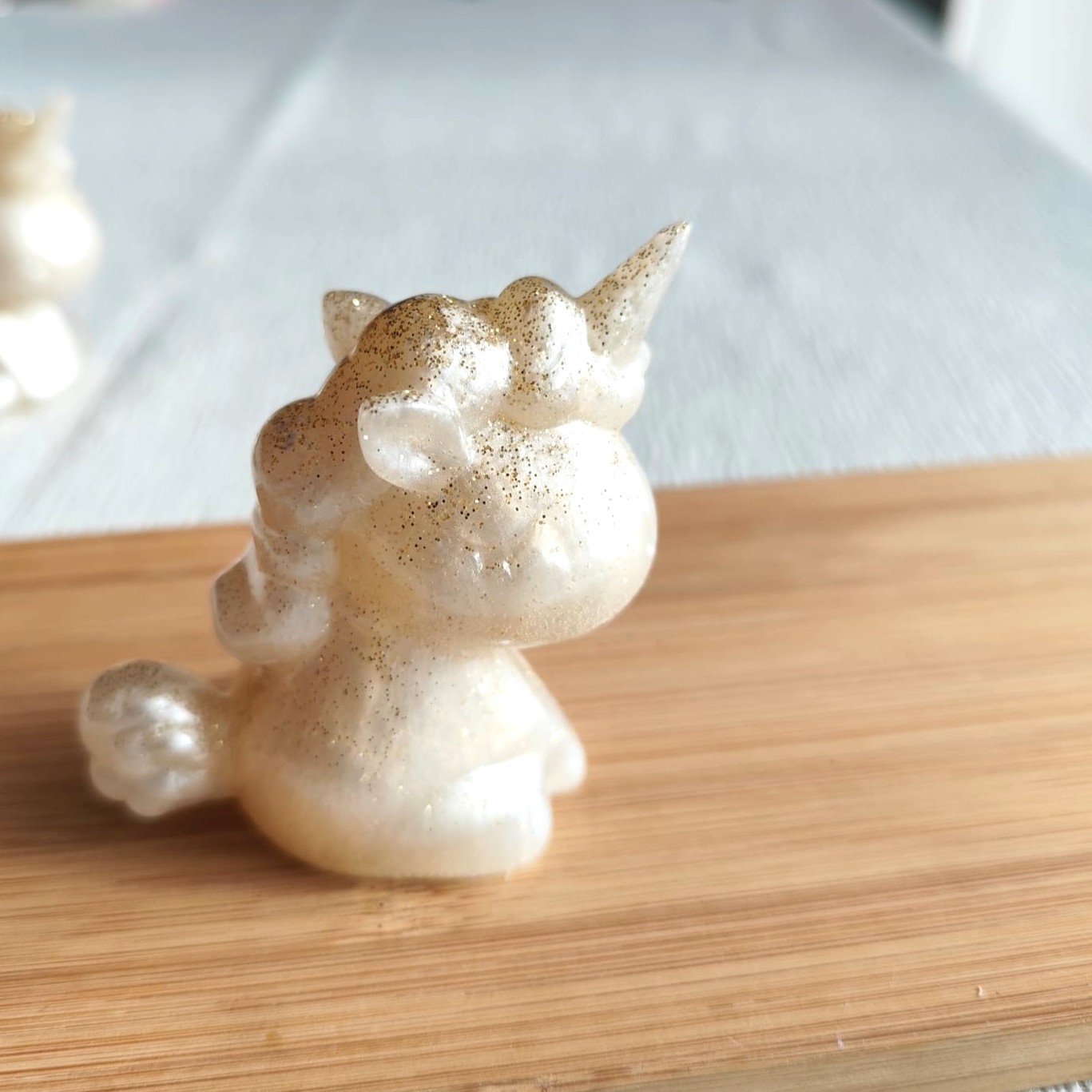 Zicorne blanche paillettes dorées