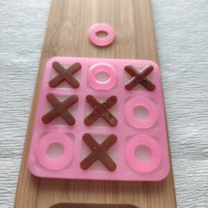 Jeu Tic Tac Toe rose et marron