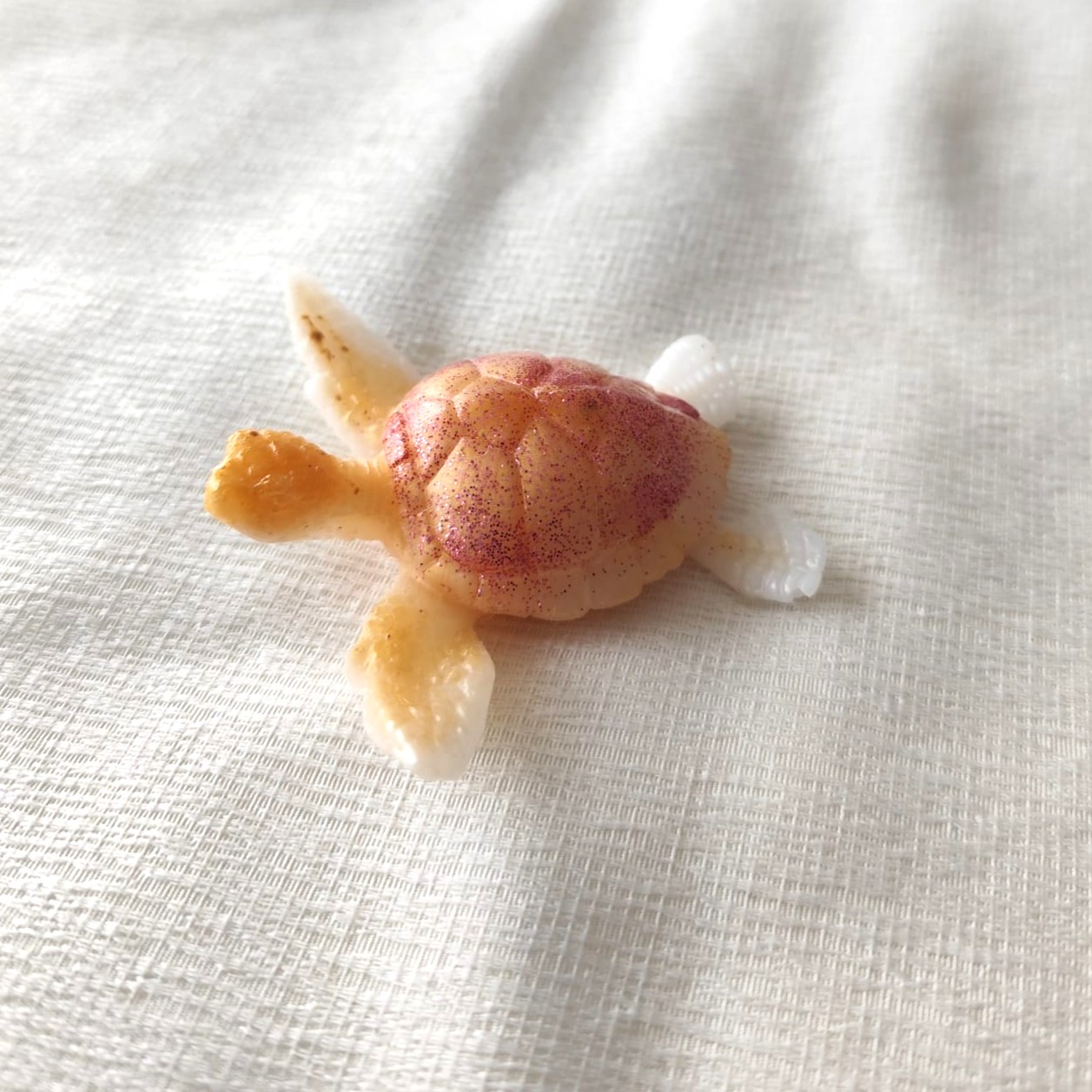 Carapaz jaune paillettes roses – Image 2